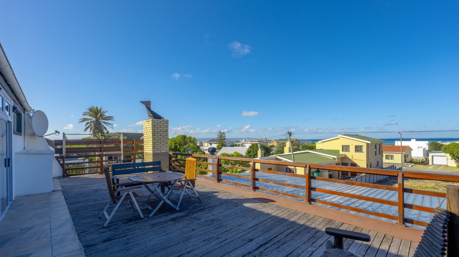 6 Bedroom Property for Sale in Struisbaai Western Cape